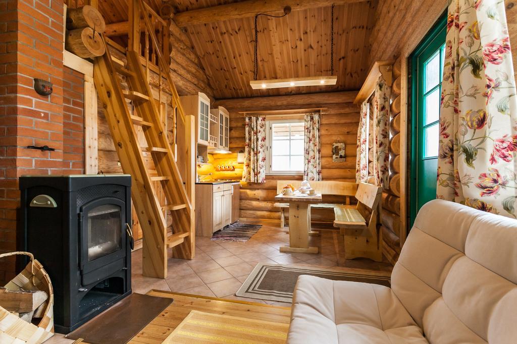 Koru Cottage Laagri Rum bild
