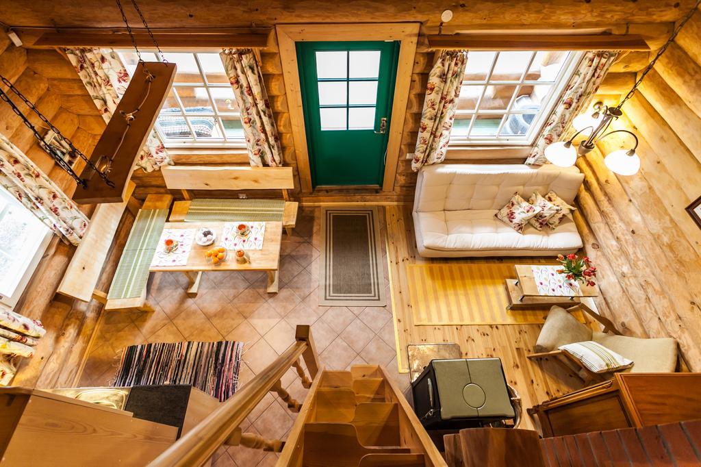 Koru Cottage Laagri Rum bild