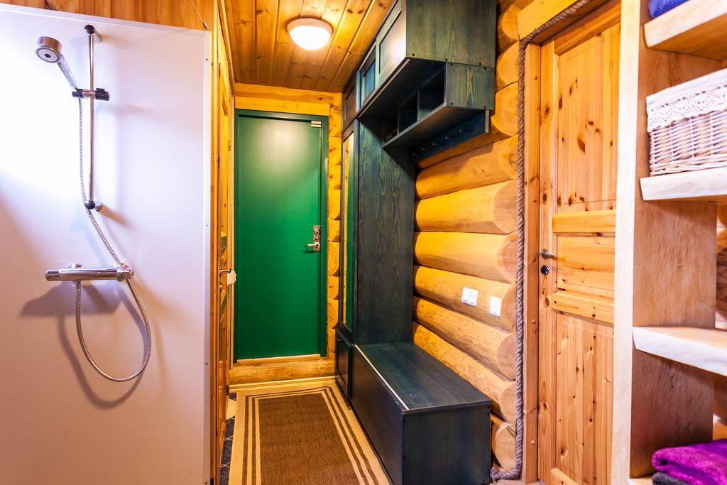 Koru Cottage Laagri Rum bild