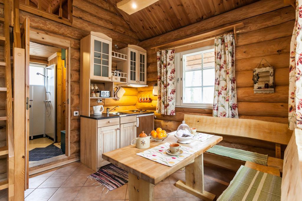 Koru Cottage Laagri Rum bild