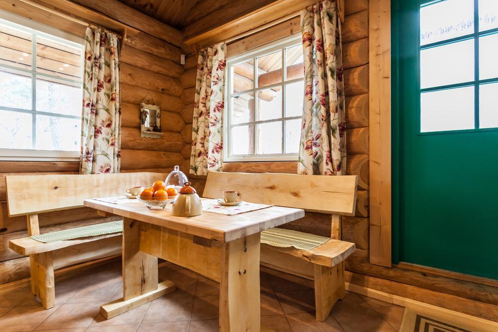 Koru Cottage Laagri Rum bild