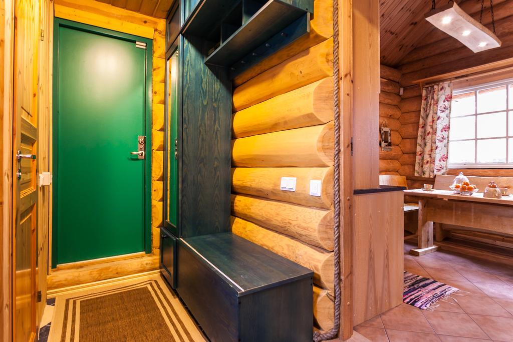 Koru Cottage Laagri Rum bild